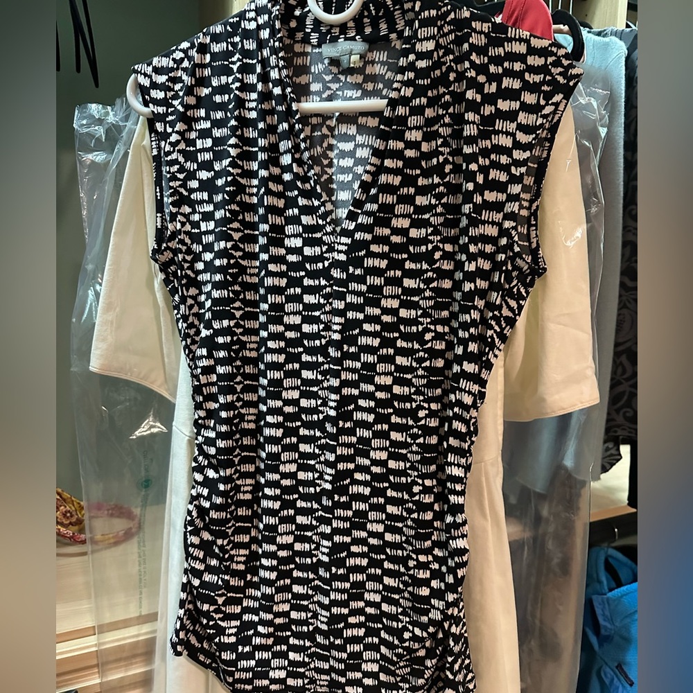 Vince camuto short sleeve blouse